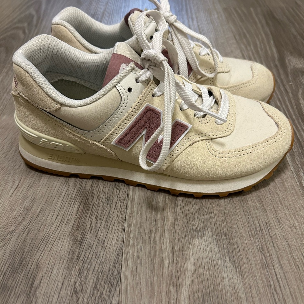 New Balance Women's Beige and Mauve Sneakers 574